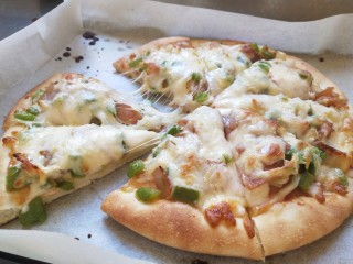 10、火腿披萨,按照喜欢的数量切块