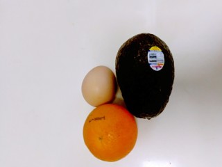 1、简单营养沙拉,准备好食材，洗干净备用