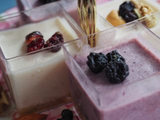 22、酸奶三色慕斯——有冰箱就能做的蛋糕,特写。