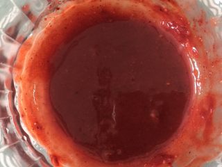 3、芝麻南乳饼干,搅拌成南乳酱