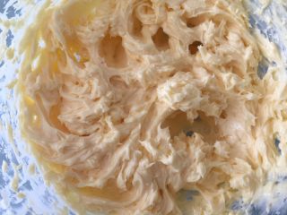 8、芝麻南乳饼干,打蛋器低档，打至完全混合，没有油水分离