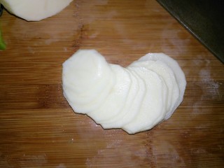 6、鲜虾杂蔬披萨,土豆去皮切片