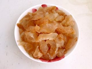 7、减肥菜品  老醋蛰头,把蛰头立即捞出来，沥干水分