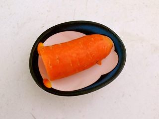 7、牛油果焗虾仁,胡萝卜1小段