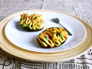 21、牛油果焗虾仁,牛油果焗虾仁做好了