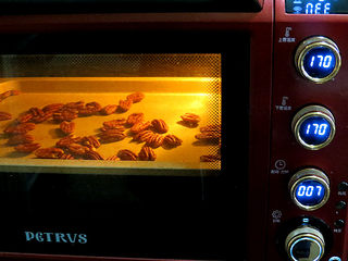 6、健康味美的【培根果干杂蔬沙拉】,烤7分钟，取出晾凉，待用