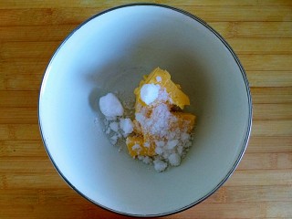 7、宝贝开口笑之紫薯夹心酱饼干,软化的黄油加白糖