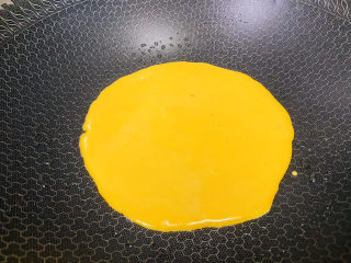 9、芒果披萨,呈圆形，小火慢煎至微微成型