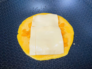 11、芒果披萨,放上芝士片