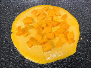 10、芒果披萨,铺上芒果粒