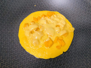 13、芒果披萨,芝士片融化即可