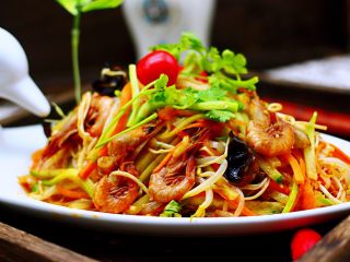 12、海虾什锦凉拌菜,搅拌好的的小凉菜完美出锅