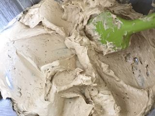 11、红糖花生饼干,搅拌至蓬松状态