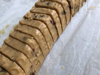 21、红糖花生饼干,切成7毫米左右的薄片