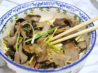 20、三椒腰片,最后拌匀即可装盘啦～