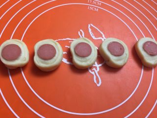 7、花朵培根披萨,切成等份