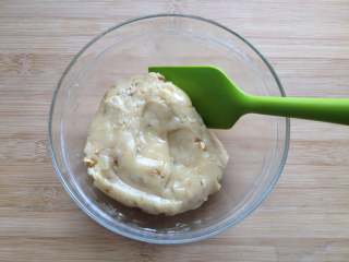 9、核桃酥,拌均匀，和成面团