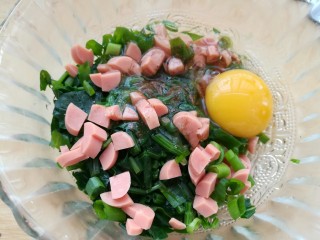 7、菠菜咸食,打入一个鸡蛋