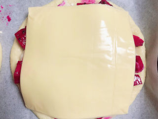 13、水果披萨,再放上一片干酪芝士片。