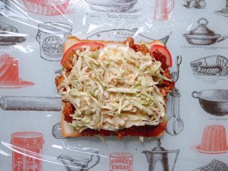 19、日式鸡胸肉蛋三明治,最后再盖一层卷心菜沙拉