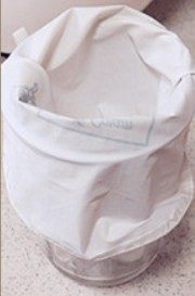 6、奶香曲奇,用一个有圆圈的曲奇垫，垫在烤盘上面，根据圆圈形状挤上就可以了，大概大小相同