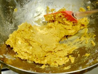 12、简单快手曲奇马芬杯,拌匀所有巧克力豆