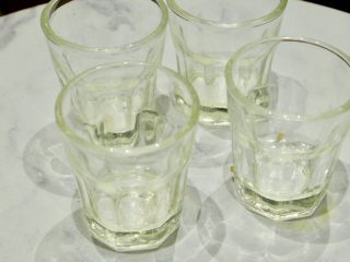 15、简单快手曲奇马芬杯,准备几个原底器皿 可以是调料瓶或小酒杯