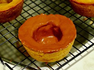 24、简单快手曲奇马芬杯,覆盖均匀后如图 静置