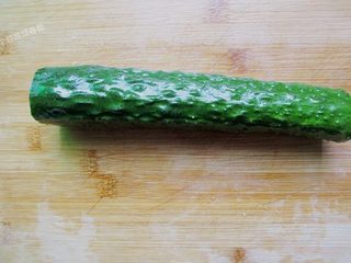 12、5分钟自制凉皮，免洗面,黄瓜一根，洗干净，去头去尾