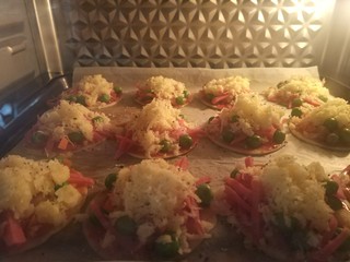 12、迷你披萨,入烤箱160°15分钟