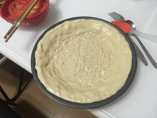 6、#初学#披萨????,用叉子叉空，涂抹油