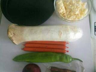 3、自制披萨,这个时候可以准备馅料，