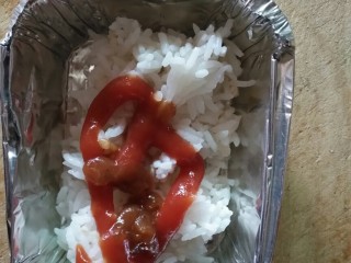 6、芝士焗米饭,加披萨酱和番茄酱