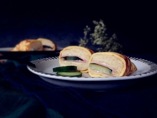 12、虎皮三明治,切开品尝即可。