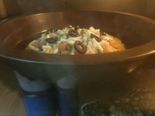 5、千层酥皮披萨,烤箱180-190度  烤制12分钟左右即可