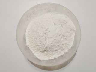 1、蘑菇饼干,面粉，淀粉，泡打粉称好后混合在一起；