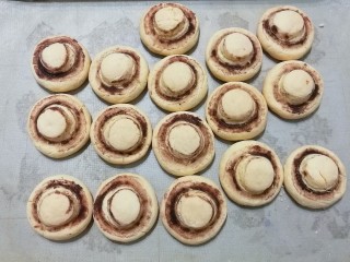 12、蘑菇饼干,烤好的蘑菇饼干出炉彻底晾凉，然后密封保存。