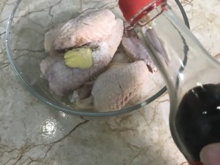 8、香酥炸鸡翅,生抽适量