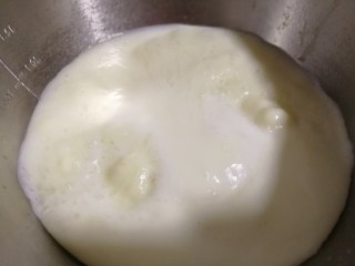 6、豆乳妙可多,豆浆加热烧滚开状