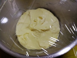 12、豆乳妙可多,盖上保鲜膜，常温晾凉。