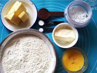 1、提拉米苏小饼干,准备好饼干所用原料;