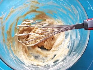 17、提拉米苏小饼干,放上一点咖啡粉,只需一点点就可以了;