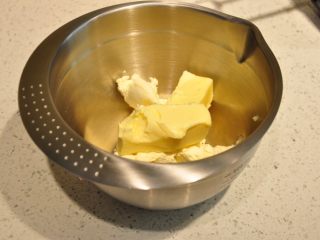 27、浓情巧克力无比派,无盐黄油和奶油奶酪提前室温下软化。