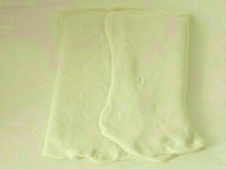 4、澎湖咸饼,再把另一侧也这么盖过去。松弛10分钟