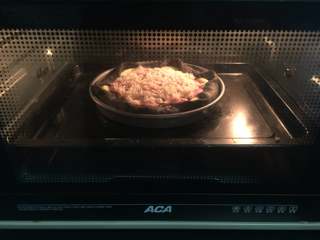 15、万圣节黑披萨,放入预热好的烤箱190烤20分钟