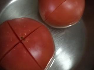 1、牧羊人派，你吃过吗,西红柿划十字用开水汤两分钟撕去皮