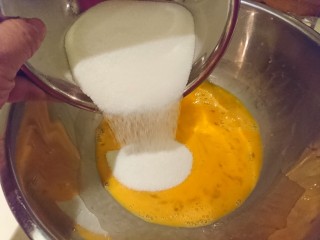 8、銅鑼燒,加入配方內所有的糖。