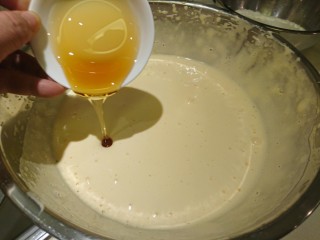 12、銅鑼燒,這時加入蜂蜜。