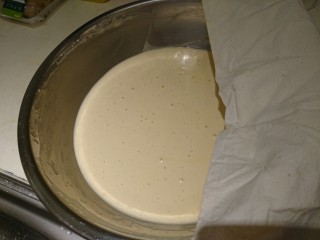 17、銅鑼燒,容器上蓋上布巾，放室温醒30分鐘。