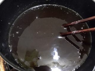 11、椰汁千层马蹄糕,这里做好的熟浆是稀糊状的